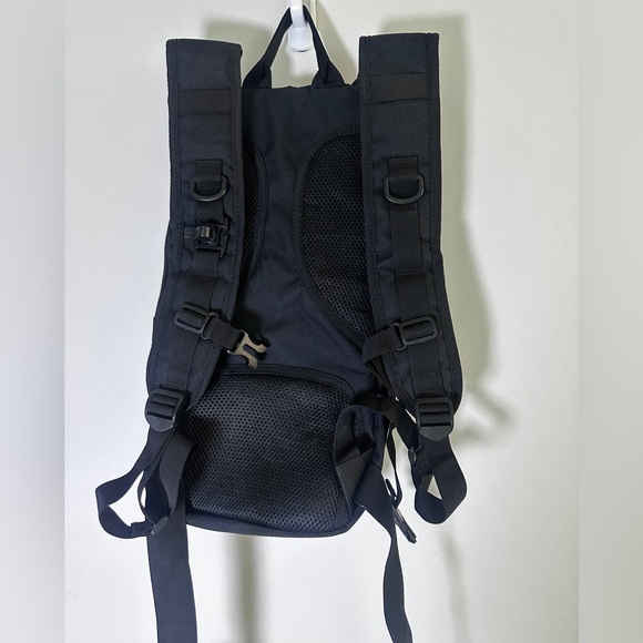 Unisex Tactical/Hiking Black Hydration Backpack without Water Bladder - Picture 4 of 7